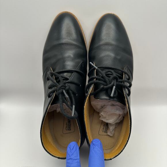 Clarks Women's 7.5 Leather Boot Gum bottom Black Leather - Picture 5 of 7